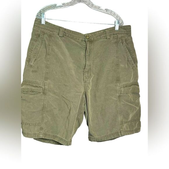 Tommy Bahama Relax Tencel Lyocell ultra soft Green Cargo Shorts Size 38 - Picture 1 of 7